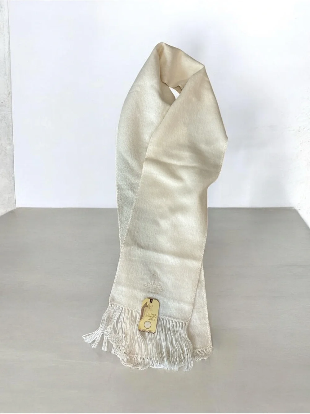 Alpaca Camargo elegant make cream